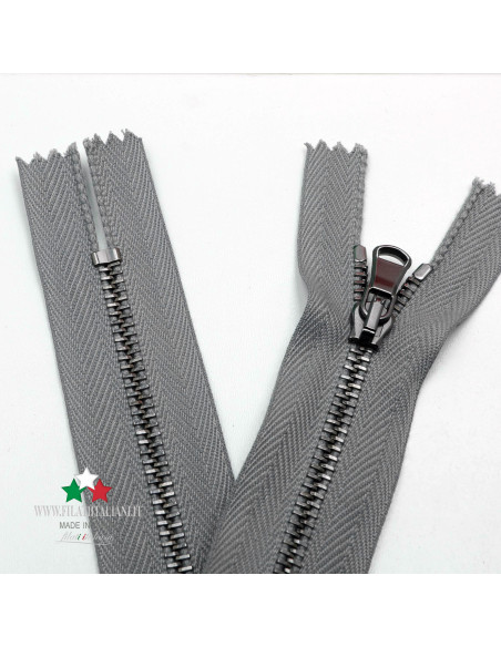 ZIP50026 ZIPPER IN BRUSHED METAL GUNMETAL  25CM 4.5 mm