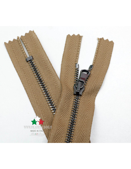 ZIP50029 ZIPPER IN BRUSHED METAL GUNMETAL 25CM 4.5 mm