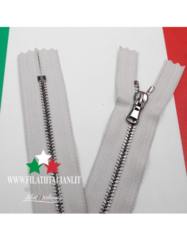 ZIP7900 ZIPPER IN BRUSHED METAL GUNMETAL 25CM 4.5 mm