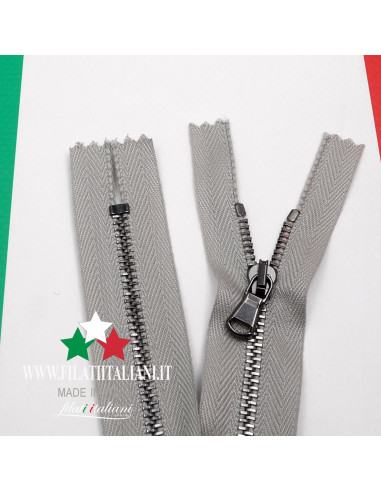 ZIP7901  ZIPPER IN BRUSHED METAL GUNMETAL 25CM 4.5 mm