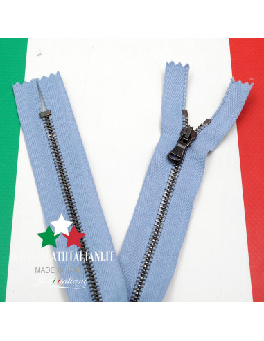 ZIP7902  ZIPPER IN BRUSHED METAL GUNMETAL 25CM 4.5 mm